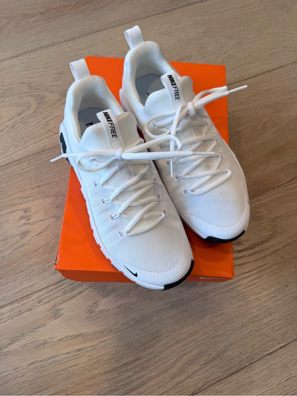 Nike Free Macon 6 White and Black Low-Top Sneakers